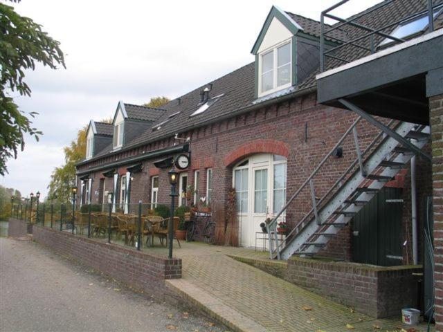 Hotel Veerhuys Tante Jet Blitterswijck Esterno foto